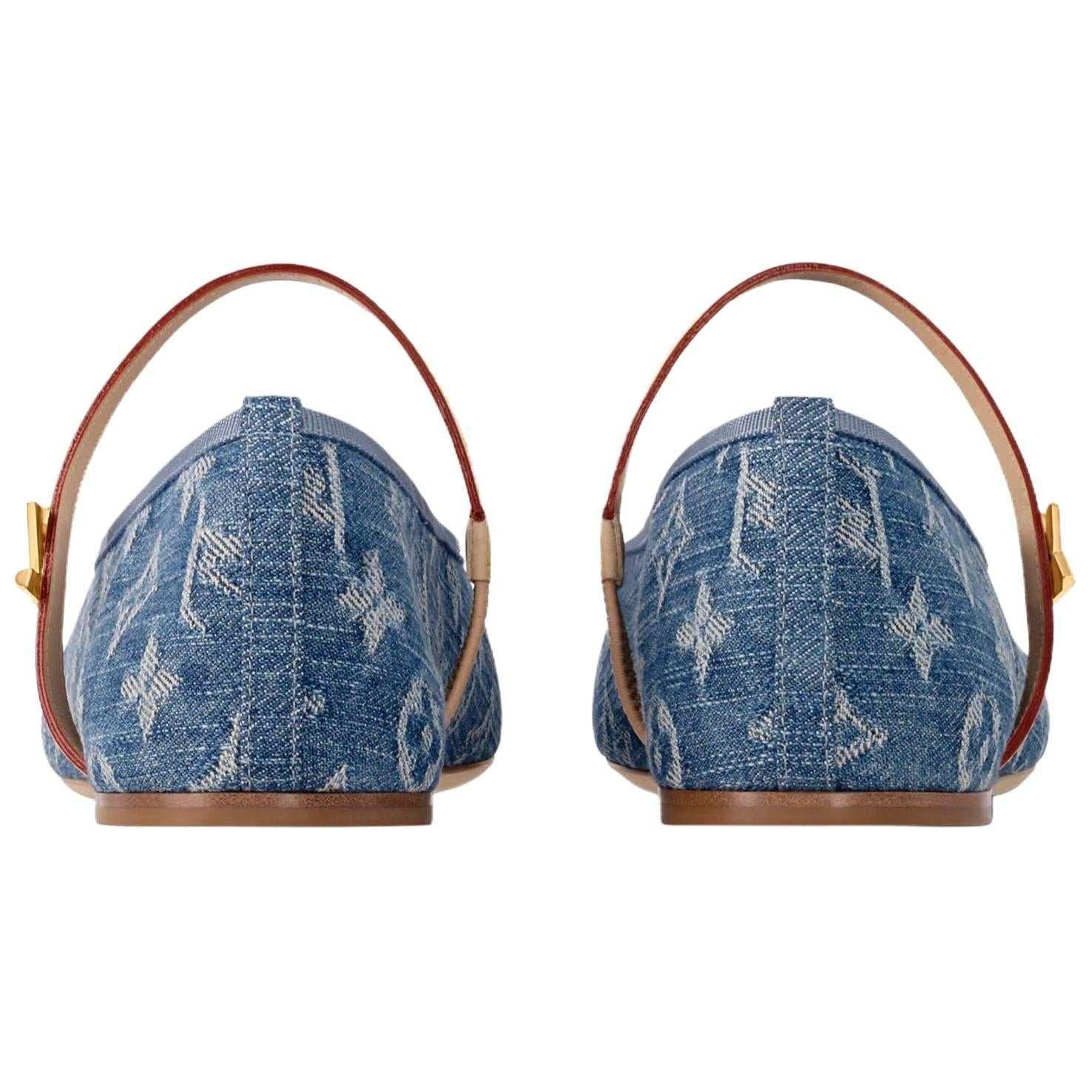Louis Vuitton حذاء Ballerinas من الـ Denim بنقشة Monogram المميزة.