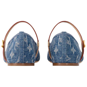 Louis Vuitton حذاء Ballerinas من الـ Denim بنقشة Monogram المميزة.