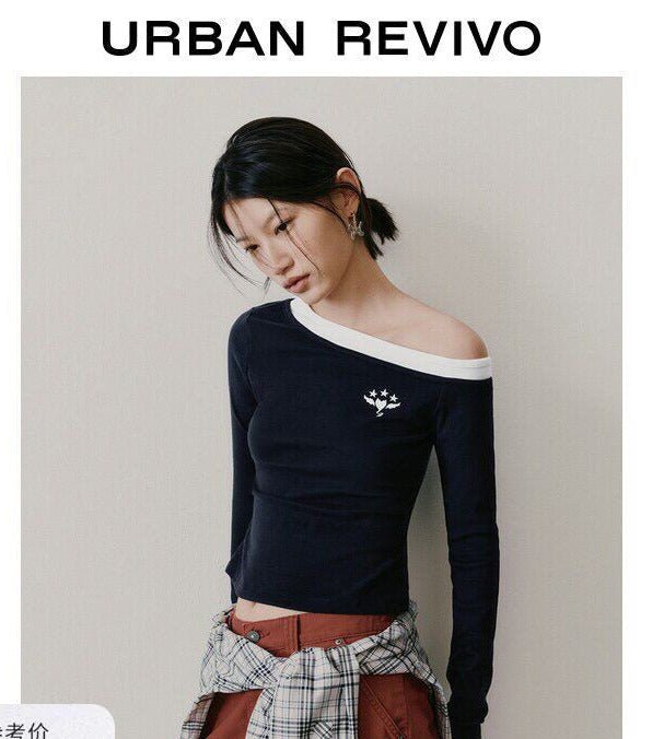 بلوزة نسائية بكتف مفتوح Urban Revivo باللون الكحلي، منظر أمامي