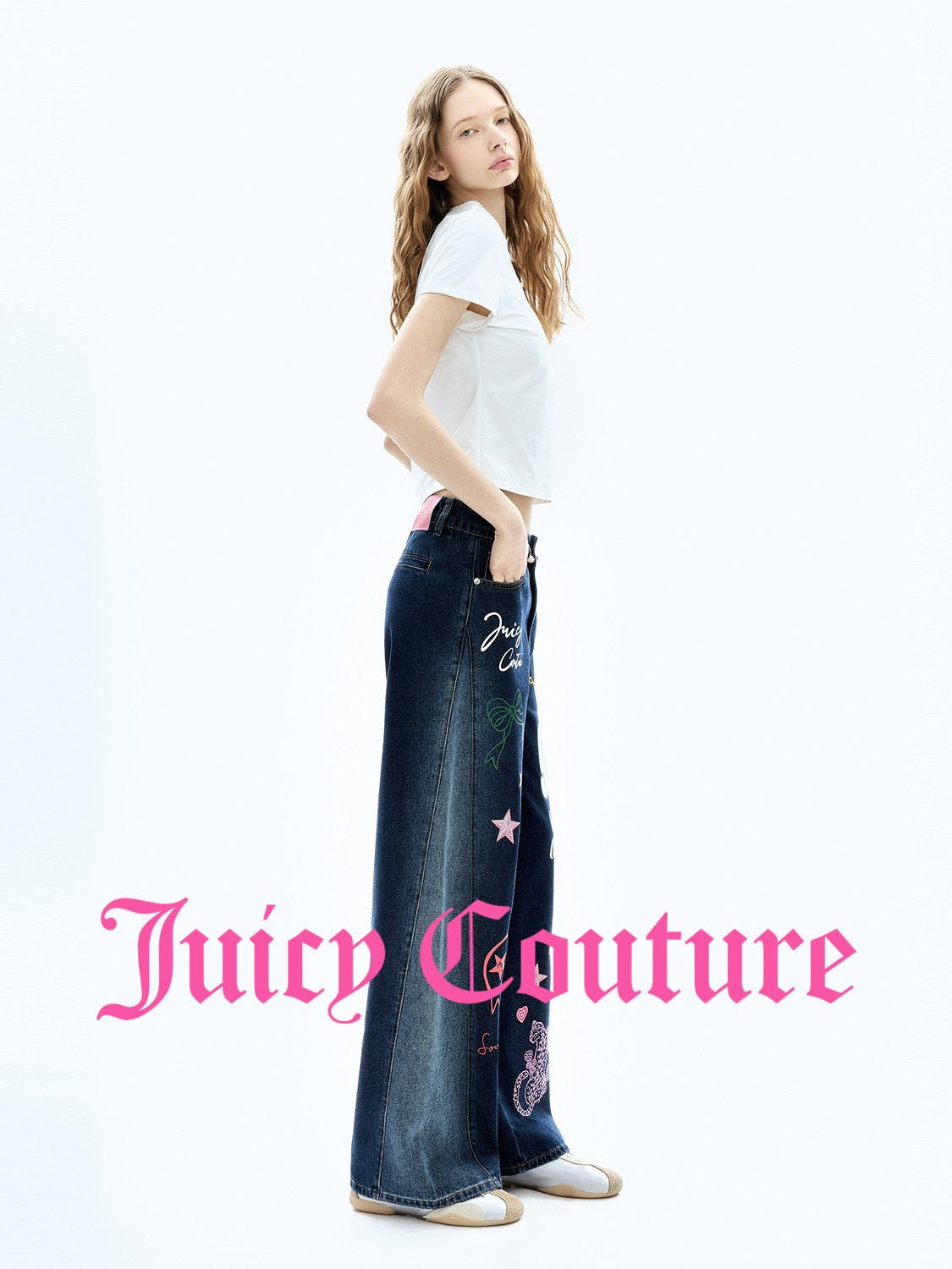بنطال جينز نسائي مستقيم بطبعة جرافيتي متدرجة Juicy Couture - رفعة
