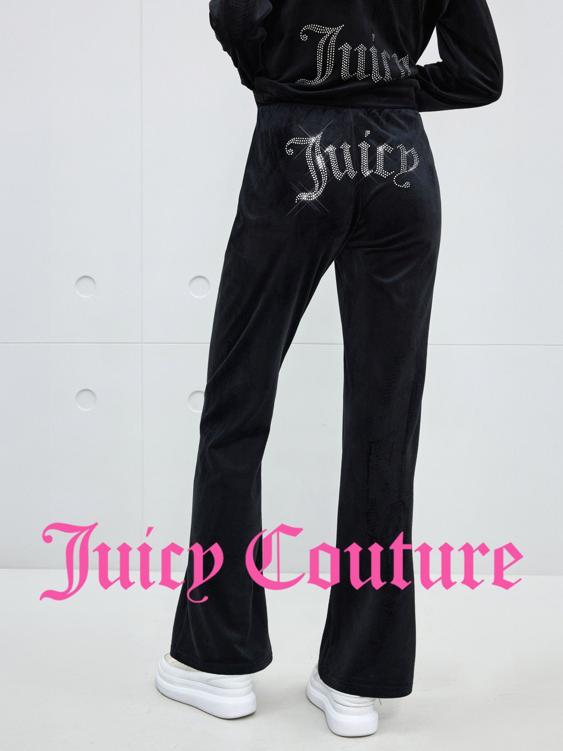 بنطلون مخمل نسائي Juicy Couture بقصة واسعة من الأسفل وزينة لامعة - رفعة