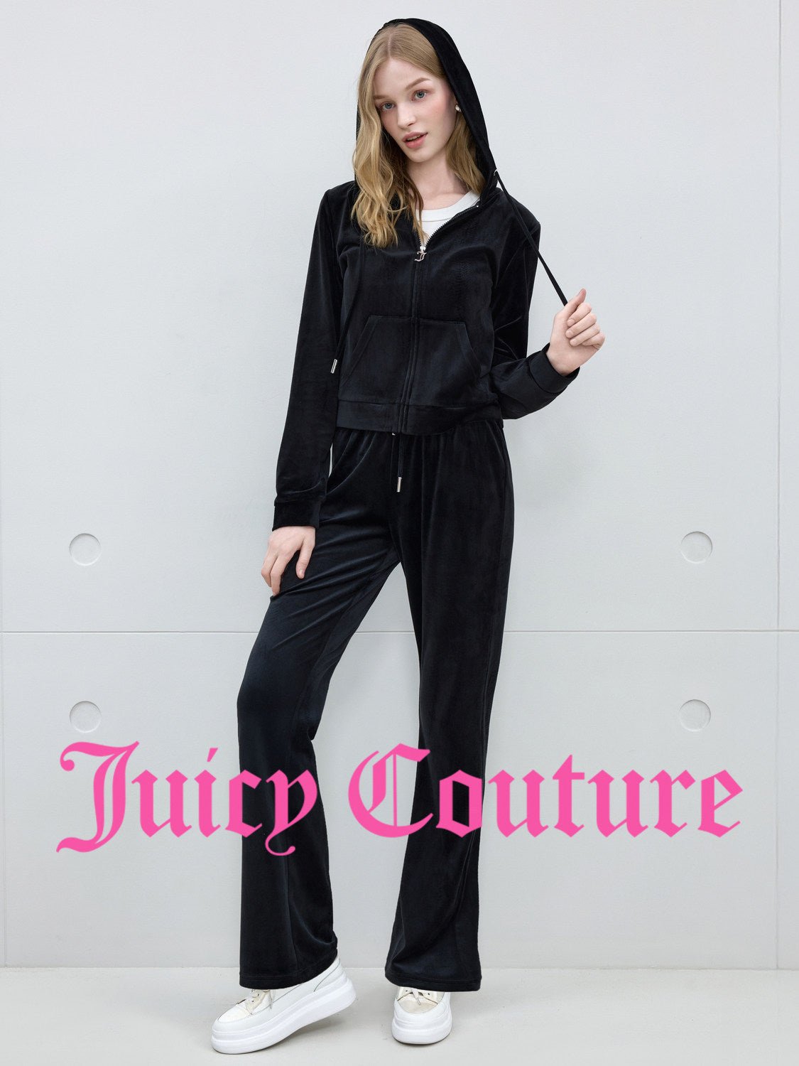 بنطلون مخمل نسائي Juicy Couture بقصة واسعة من الأسفل وزينة لامعة - رفعة