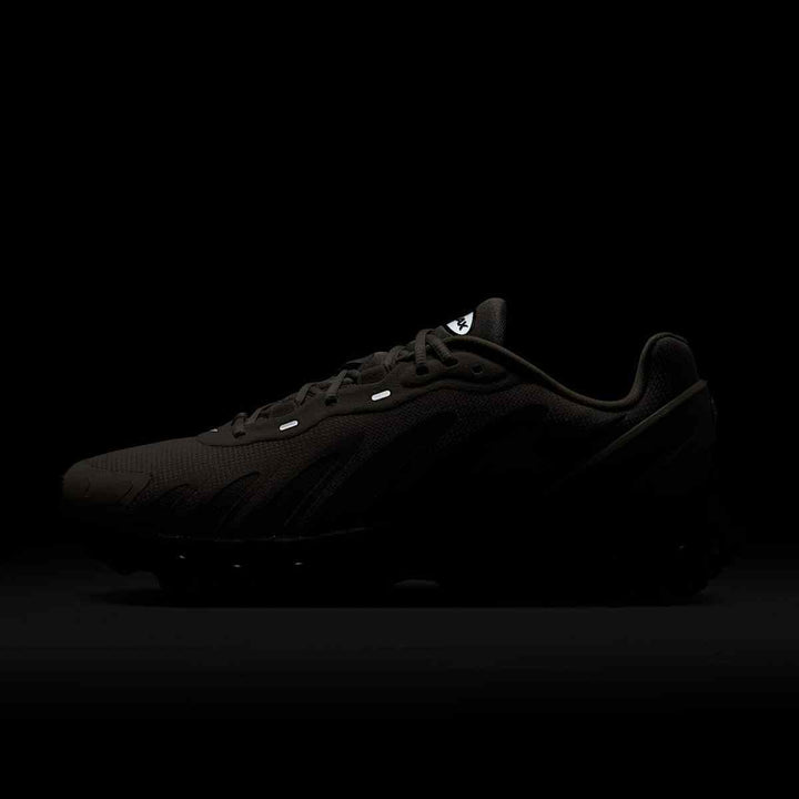 Nike AIR MAX DN8 Low-Top Shock-Absorbing Men's Sneakers in a sleek black design.