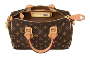 حقيبة Louis Vuitton Speedy 25 Monogram بنقشة كلاسيكية.