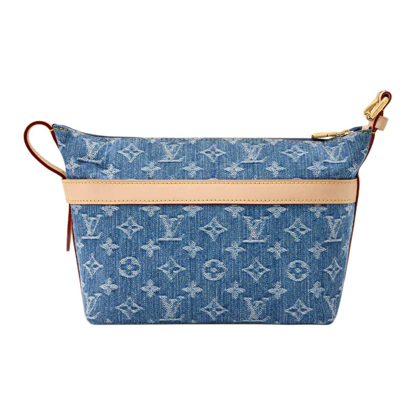 حقيبة Louis Vuitton Vanity بتصميم قماش الجينز الأزرق المميز.