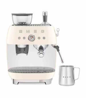 ماكينة اسبريسو SMEG Espresso Machine بمطحنة مدمجة وتصميم كلاسيكي.