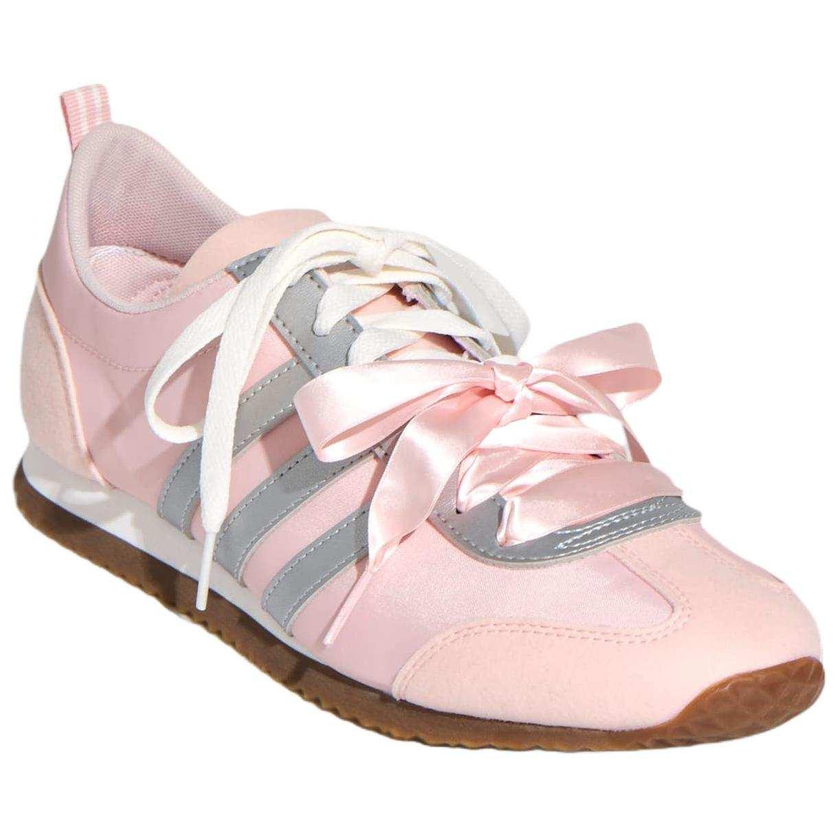 حذاء Sneakers نسائي وردي بفيونكة Satin وتفاصيل Silver.