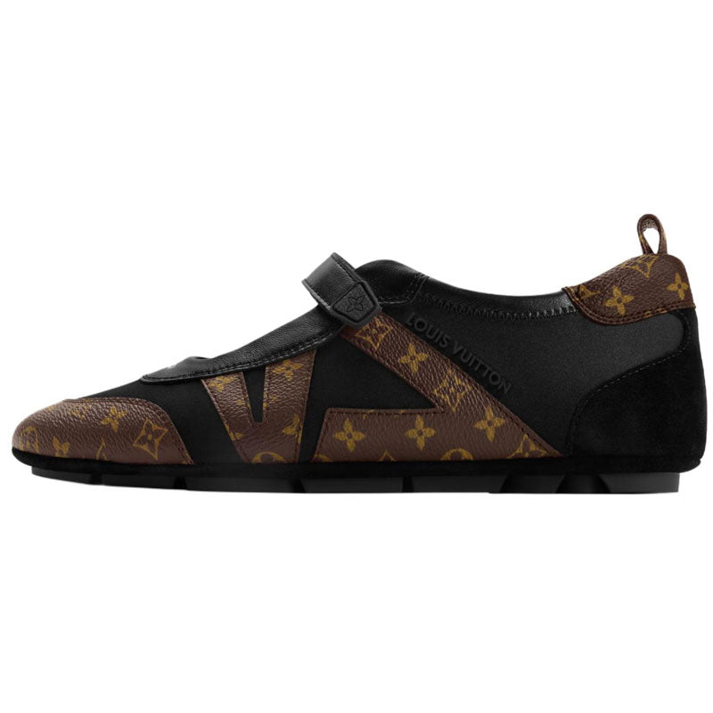 حذاء Louis Vuitton فلات بنقشة المونوغرام الأيقونية