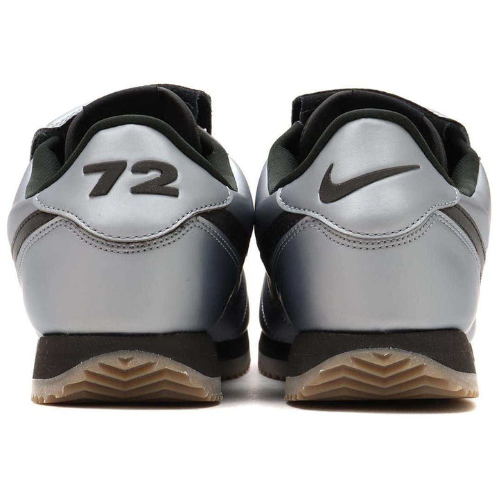 حذاء نايك كورتيز جلد رمادي وأسود بشعار نايكي وتفاصيل مميزة ونعل مطاطي بعسلي