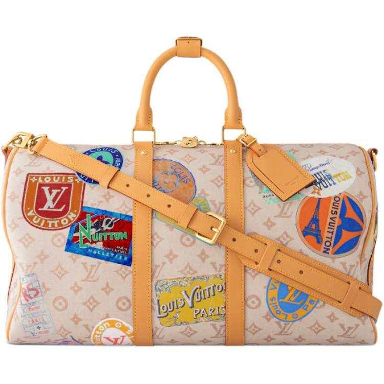 حقيبة سفر Louis Vuitton Keepall بملصقات السفر الملونة.