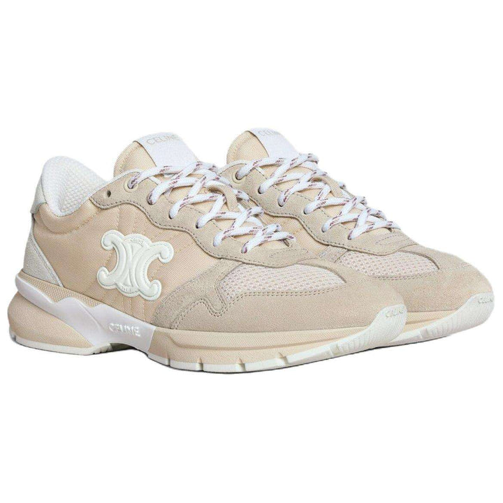 حذاء CELINE Runner جلد عجل بيج مع شعار تريومف أبيض ونعل مطاطي مبطن للثبات والراحة اليومية