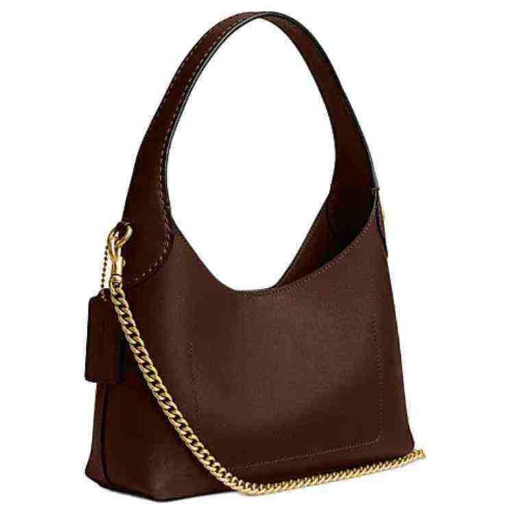 حقيبة Coach Shoulder Bag جلد بني بسلسلة ذهبية.
