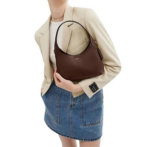 حقيبة Coach Shoulder Bag جلد بني بسلسلة ذهبية.