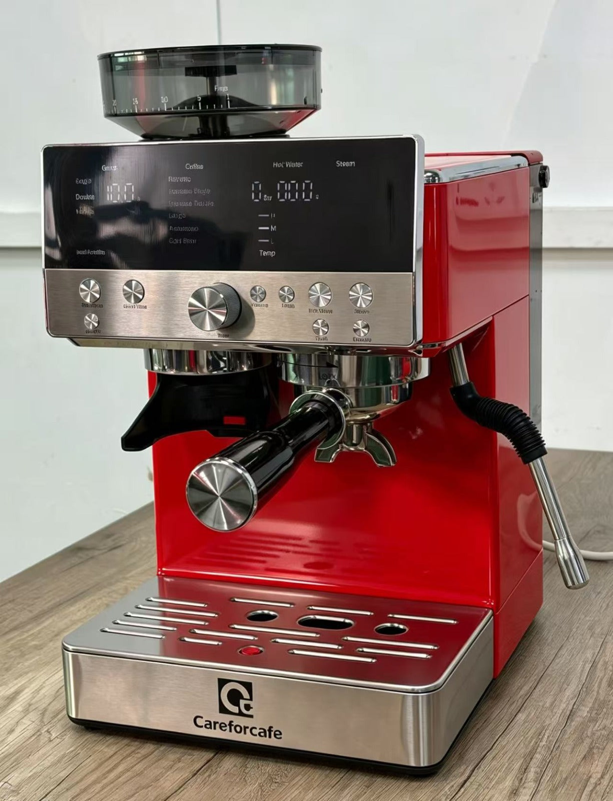 صانعة قهوة Careforcafe باللون الأحمر red front perspective studio view.