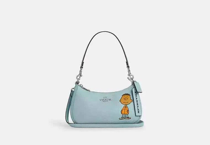 حقيبة كتف تيري Coach X Peanuts مع فرانكلين من الجلد، بطانة قماش، قابلة للفصل، جيب داخلي متعدد الوظائف.