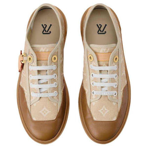حذاء Sneakers من Louis Vuitton بتصميم Catogram ولون بني.