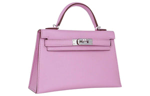 حقيبة Hermès Kelly Mini 2 باللون الوردي المميز.