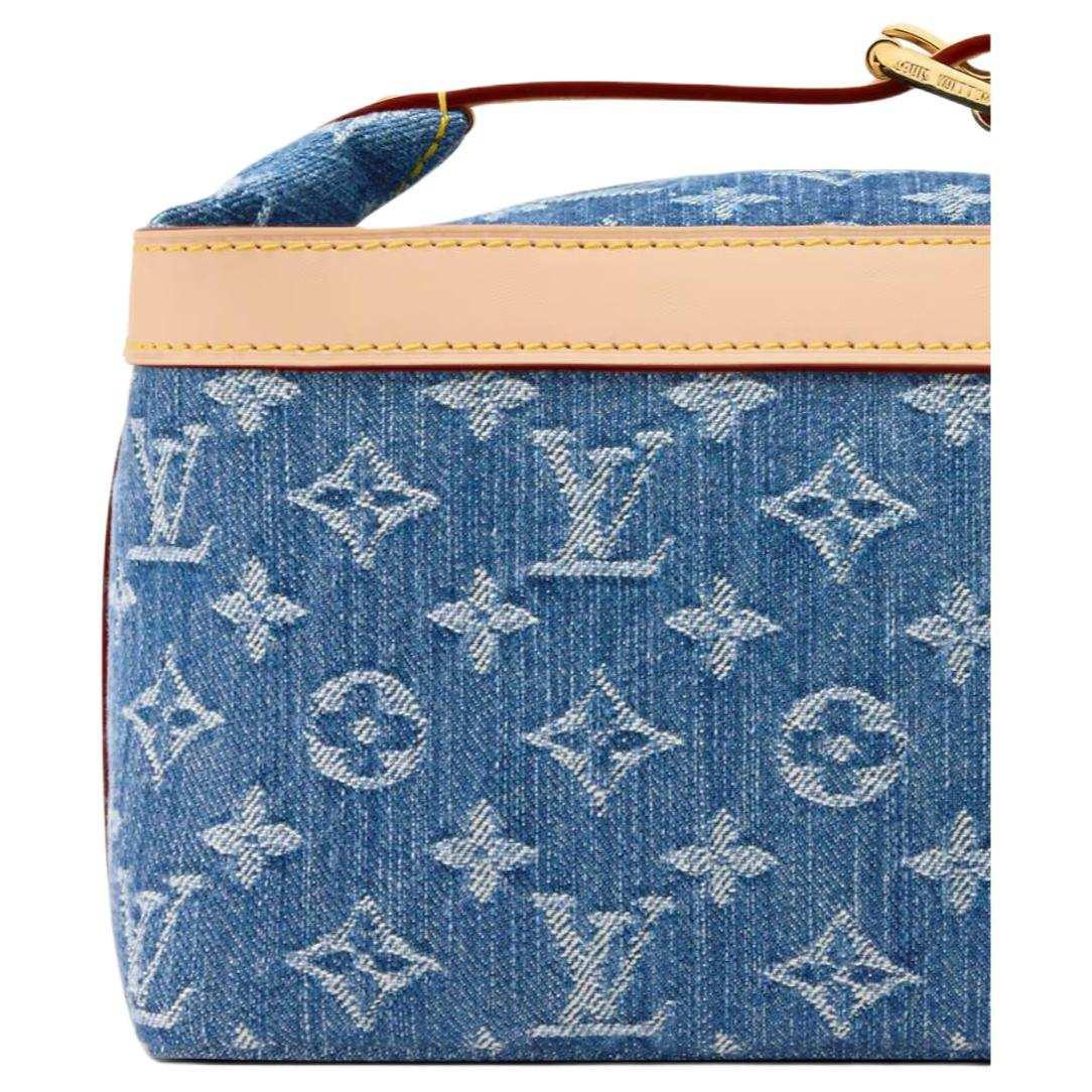حقيبة Louis Vuitton Vanity بتصميم قماش الجينز الأزرق المميز.