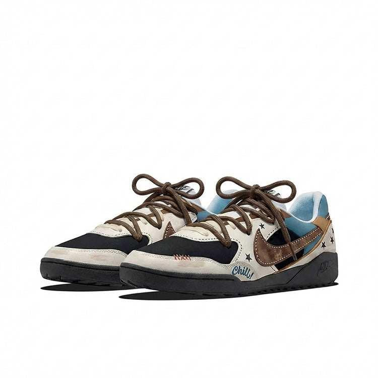 حذاء Nike بتصميم Chill! ونجوم عصرية متعدد الألوان.