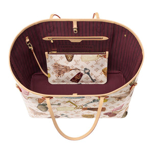 الإصدار الحصري من حقيبة Louis Vuitton Neverfull MM بطبعة المفاتيح والفنادق✨.