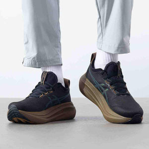 حذاء ركض ASICS GEL-NIMBUS 27 PLATINUM باللون الأسود للرجال.