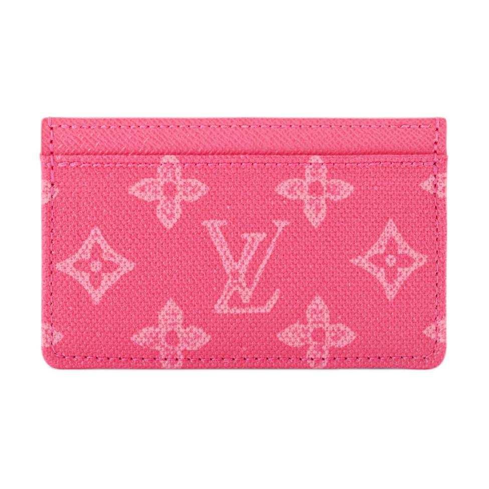 محفظة بطاقات Card Holder وردية بنقشة Monogram.