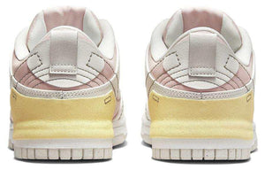 حذاء Nike Dunk Low Disrupt 2 وردي وأصفر.