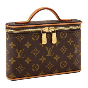 حقيبة مكياج Louis Vuitton Vanity Case بنقشة Monogram الأيقونية.