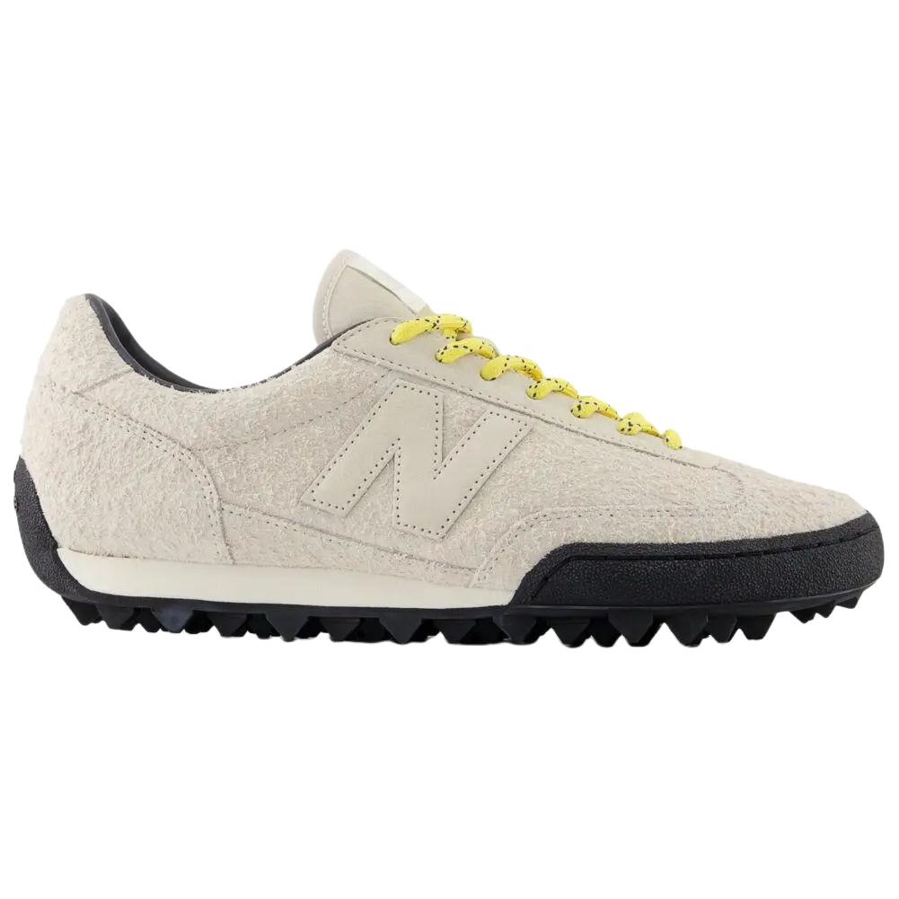 حذاء New Balance شامواه بيج بأربطة صفراء حذاء رياضي مريح