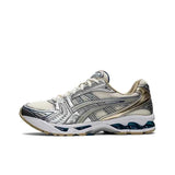 Asics Gel Kayano 14  حذاء ذهبي فضي.
