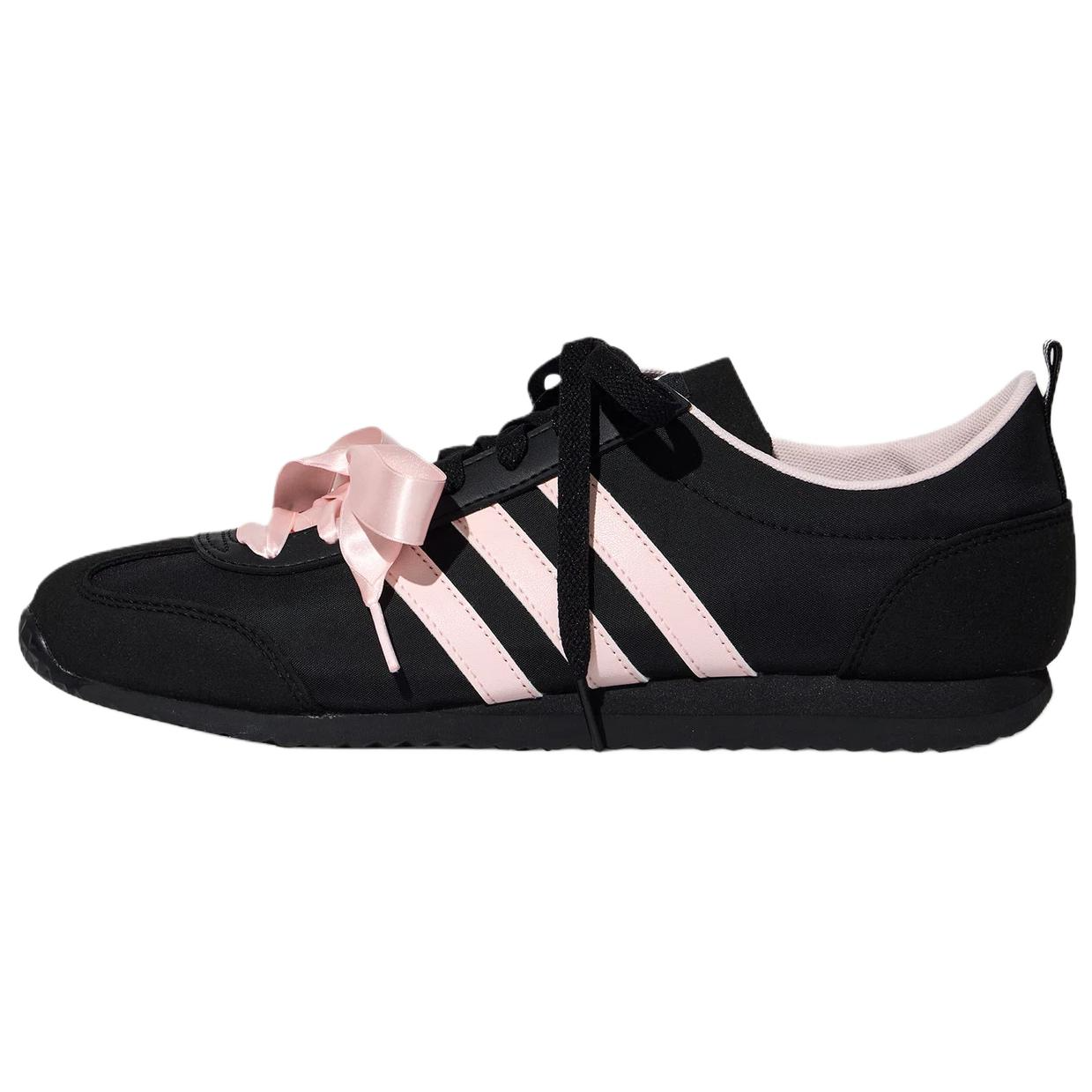 حذاء Sneakers أسود بفيونكة Pink ستان أنيقة.