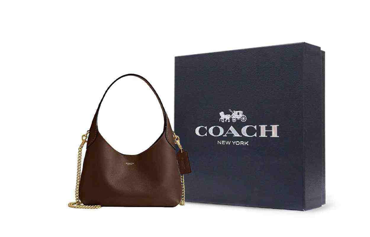 حقيبة Coach Shoulder Bag جلد بني بسلسلة ذهبية.