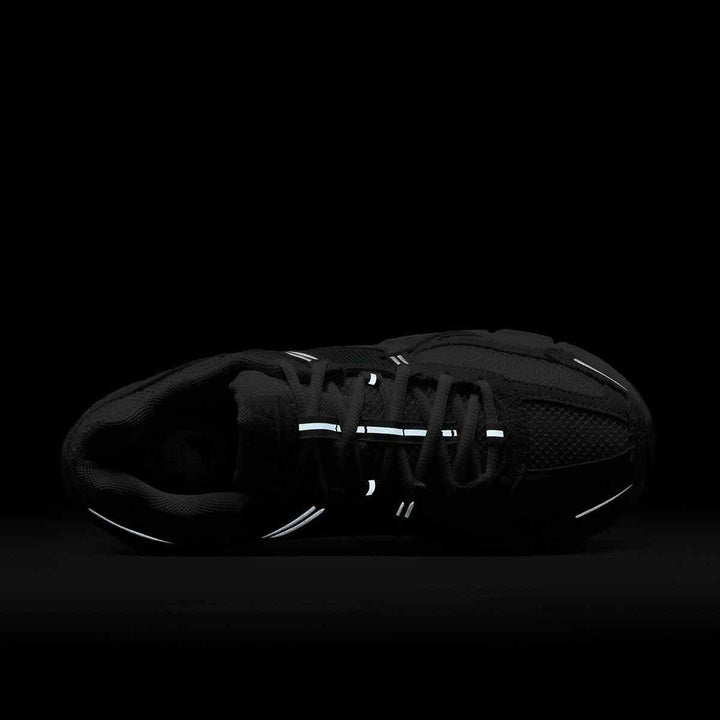 Nike VOMERO 5 women's sneakers, black, breathable, shock-absorbing.