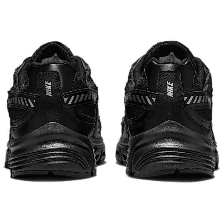 حذاء Nike Initiator رياضي للجري والمشي باللون الأسود.
