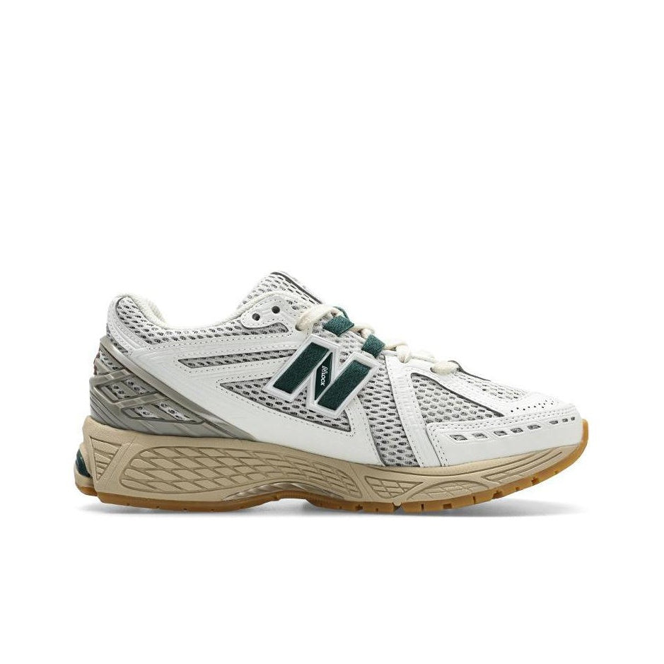 حذاء New Balance 1906R رياضي مريح باللون الأبيض والأخضر
