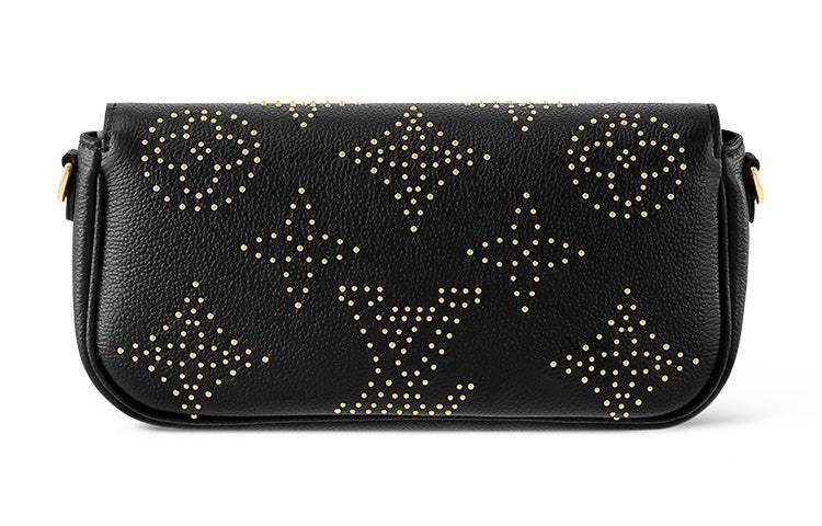 LOUIS VUITTON Black.
