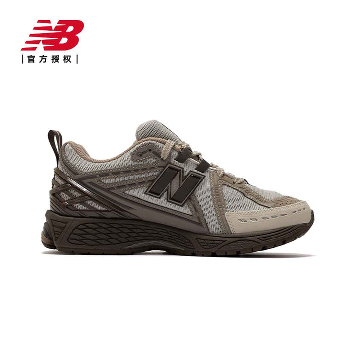 حذاء New Balance 1906R بلون بيج مع لمسات بنية، تصميم رياضي مريح بتقنية N-ergy لامتصاص الصدمات.