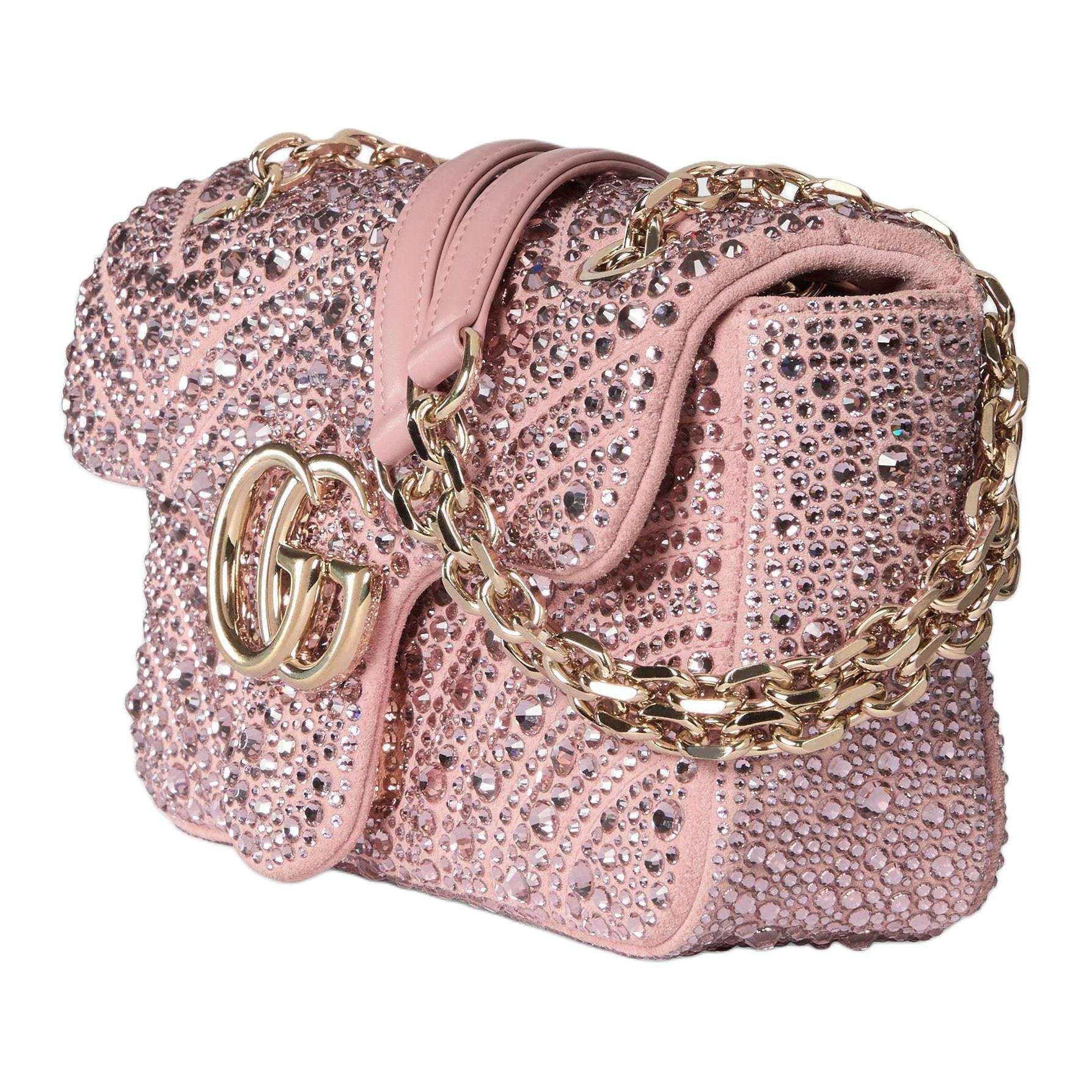 حقيبة Gucci Marmont مزينة بالكريستال باللون الوردي.