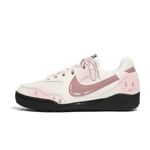 حذاء Nike رياضي نسائي بتصميم Pink كرتوني مميز.