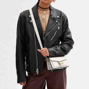 حقيبة Coach Tabby Shoulder Bag جلد بلون أبيض.