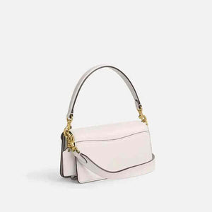 حقيبة Coach Tabby Shoulder Bag جلد بلون أبيض.