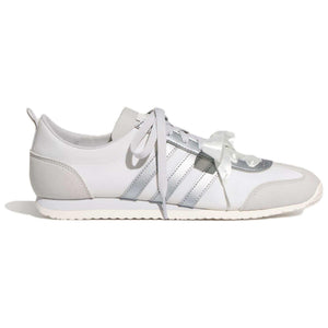 حذاء Sneakers نسائي كاجوال أبيض وفضي بأربطة Ribbon.