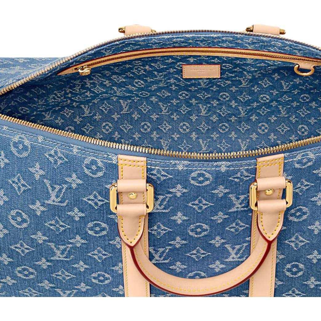حقيبة سفر Louis Vuitton Keepall قماش Denim باللون الأزرق.