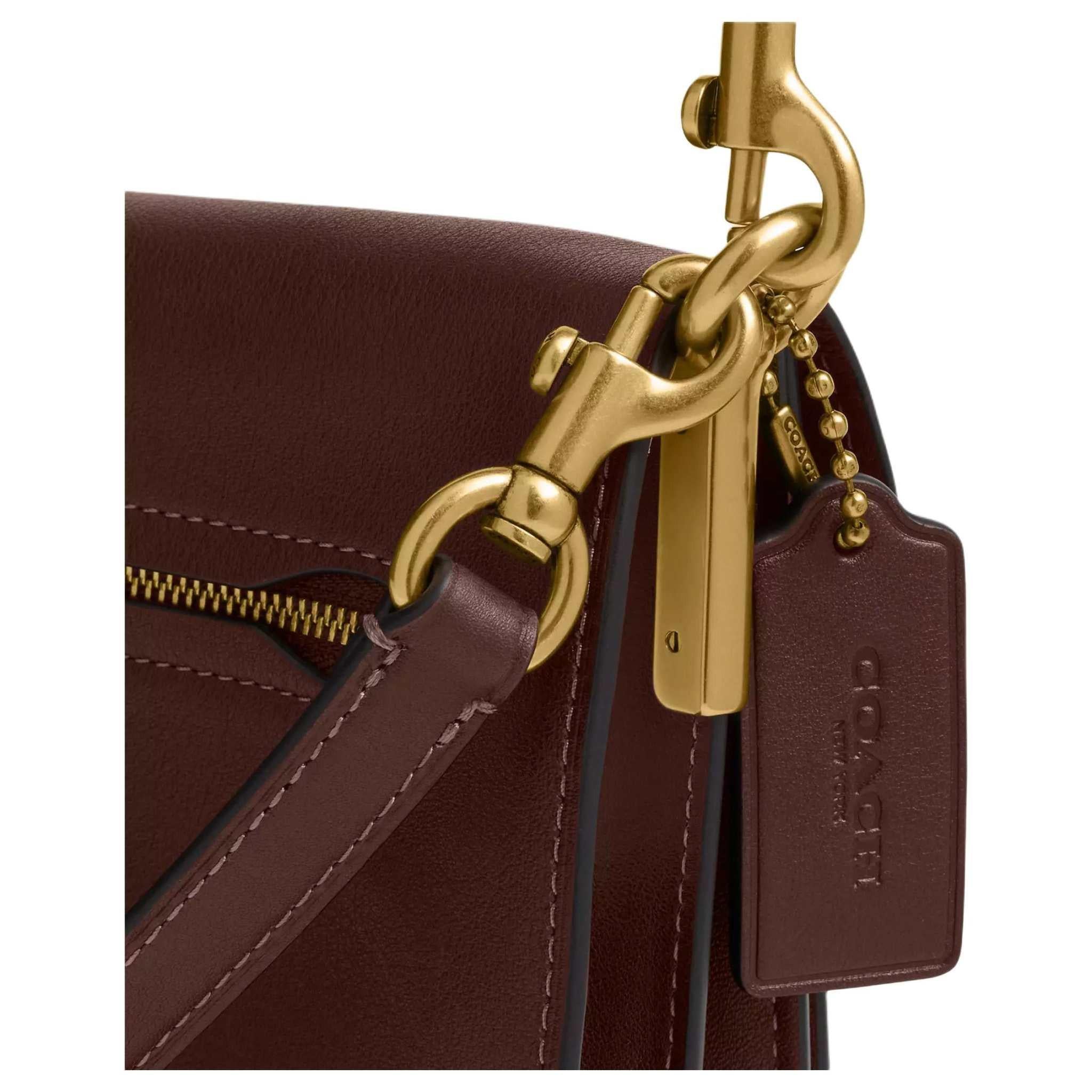 أناقة كلاسيكية بلون الـ Dark Cherry الغني.. حقيبة Coach Tabby 26 الفاخرة ✨.