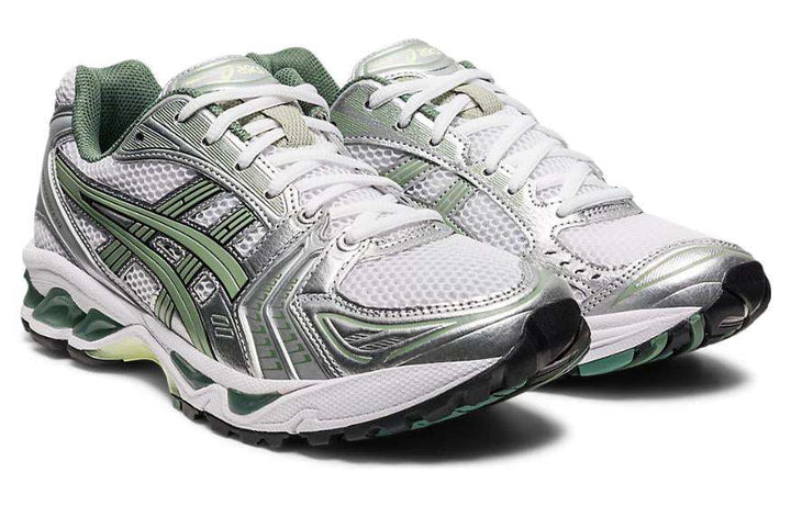 حذاء رياضي Asics Gel-Kayano 14 فضي وأخضر بتصميم شبكي ونظام دعم Gel للركض والراحة اليومية