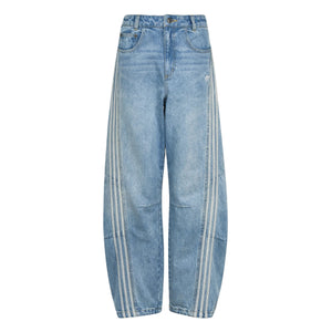 جينز واسع نسائي من اديداس اورجينالز Soft Denim بلون أزرق فاتح وخطوط جانبية