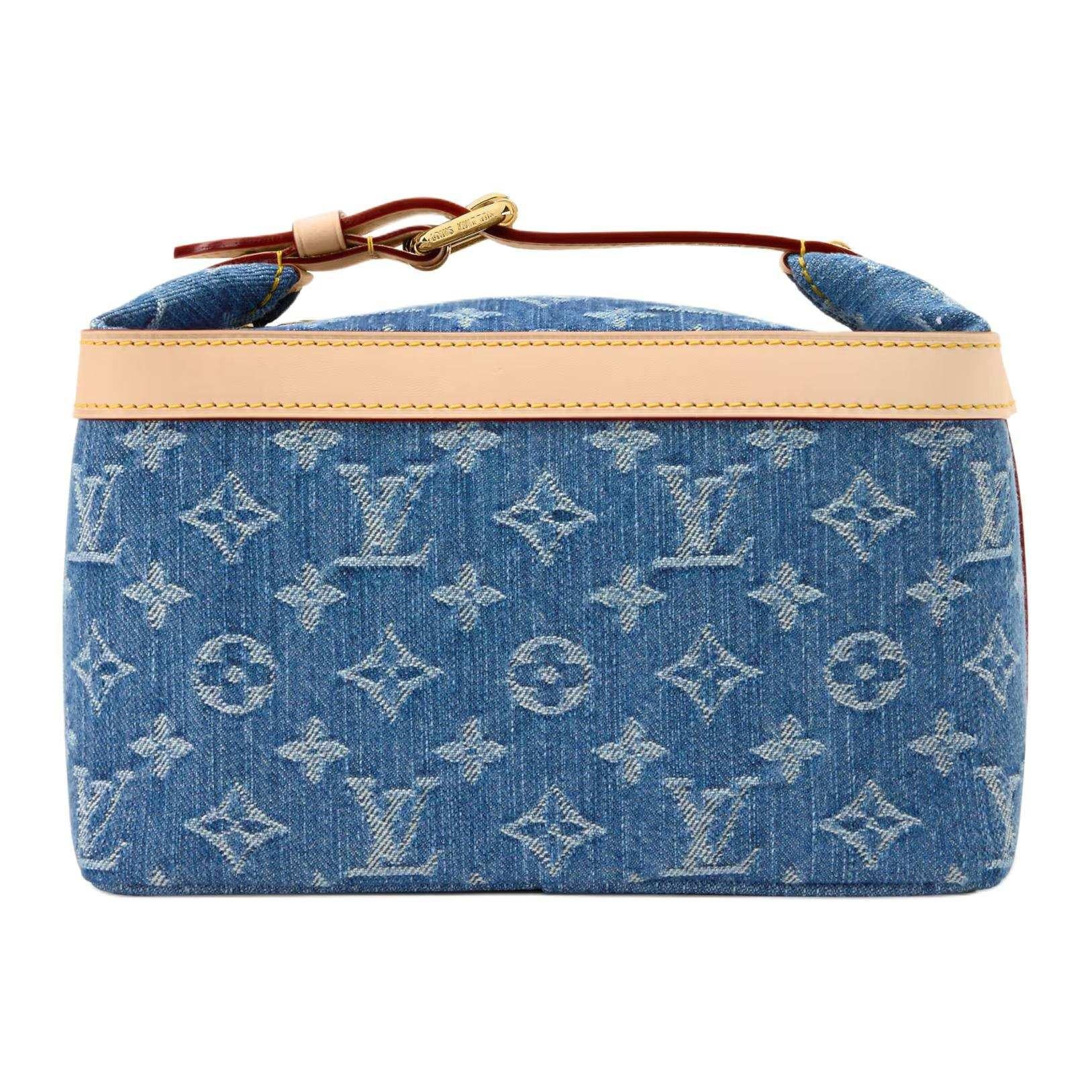 حقيبة Louis Vuitton Vanity بتصميم قماش الجينز الأزرق المميز.