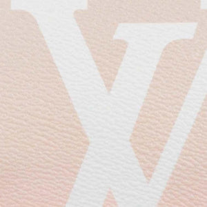 حقيبة Louis Vuitton Speedy Bandoulière بتصميم وردي متدرج.