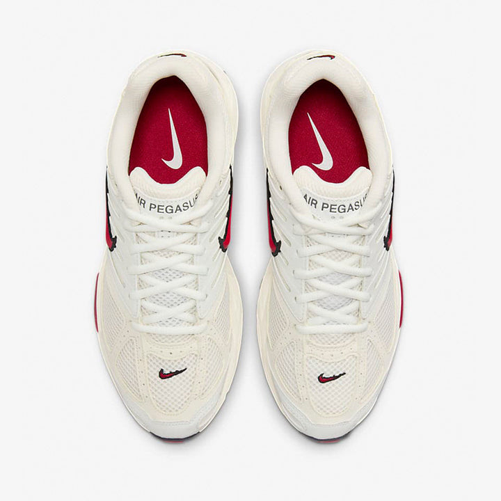 Nike Air بيغاسوس 2006 باللونين سايل وكوكوت نت ميلك بتصميم كلاسيكي مريح.