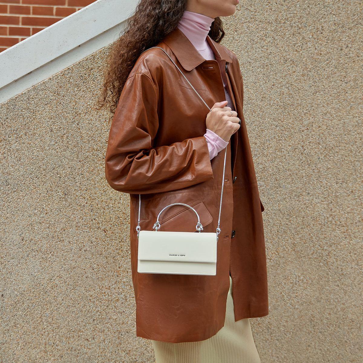 حقيبة Charles & Keith بمقبض علوي معدني وتصميم Crossbody.